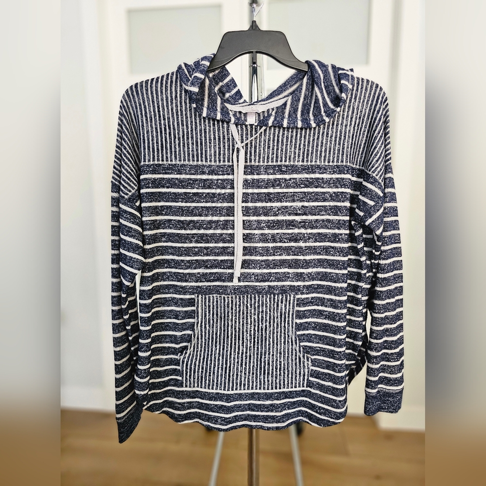 077. Secret Treasures Blue and White Striped Quarter-Zip Hoodie